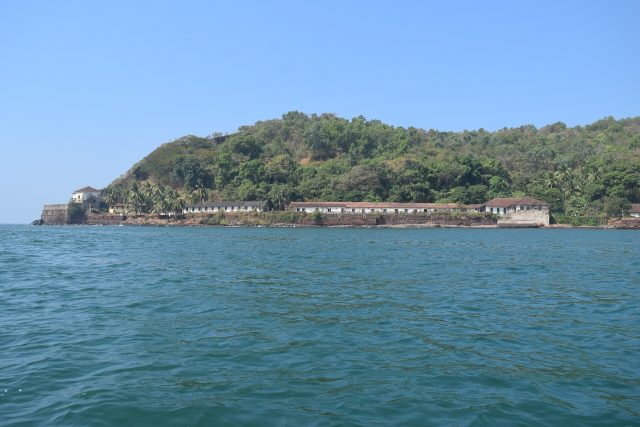 Здания старой тюрьмы Агуада, вид с моря
